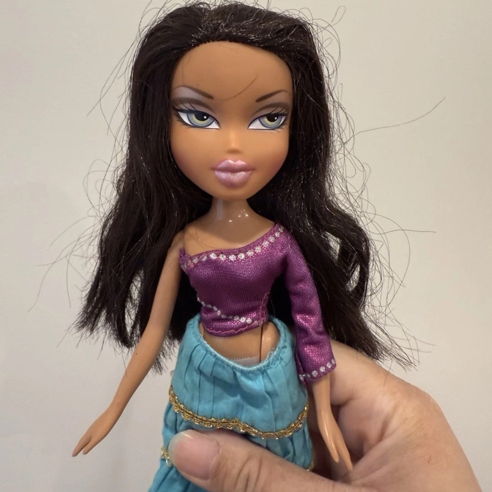 2/$75 vintage bratz doll 💕
